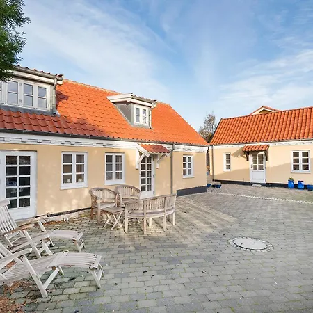 Holiday home 020156 *